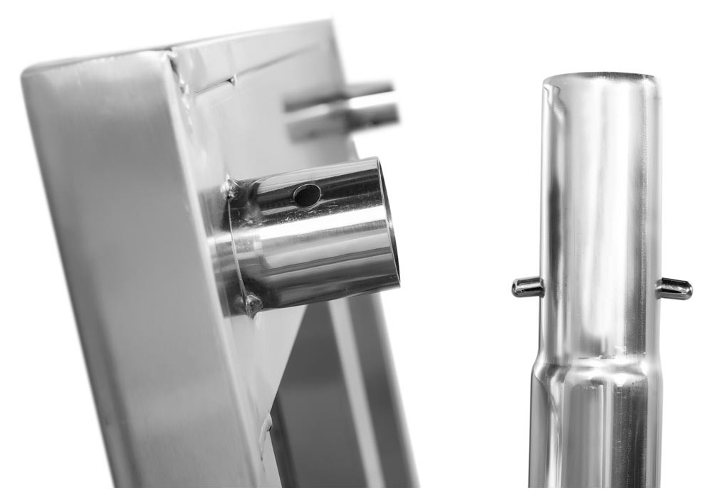 Detalhe pés - Mesa inox com rodas e espelho 2,2 metros